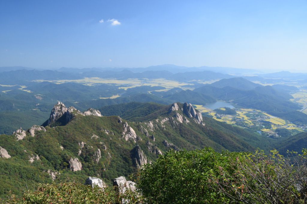 De bergkam tussen Cheonhwangbong en Gujeongbong