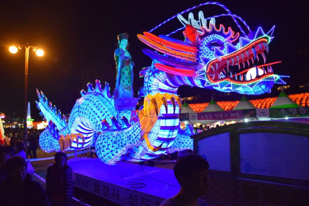 Grote draak op het Jinju Lantern Festival.